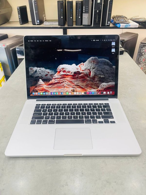 Macbook Pro 15inch 2015/ Core i7/ RAM 16GB/ SSD 512GB