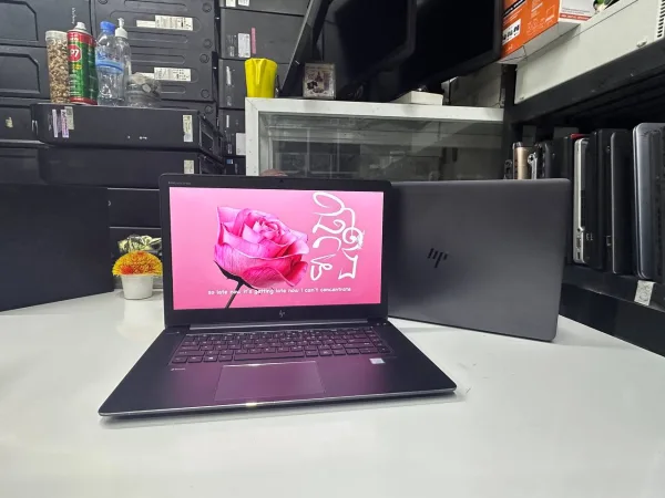 HP-2book studio G4 / CORE i7-7820HQ / 16GB / SSD 256GB / 15.6”inches